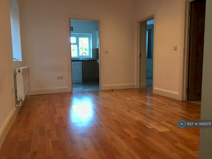 2 Bedroom Flat To Rent In Woodberry Avenue, Harrow, HA2