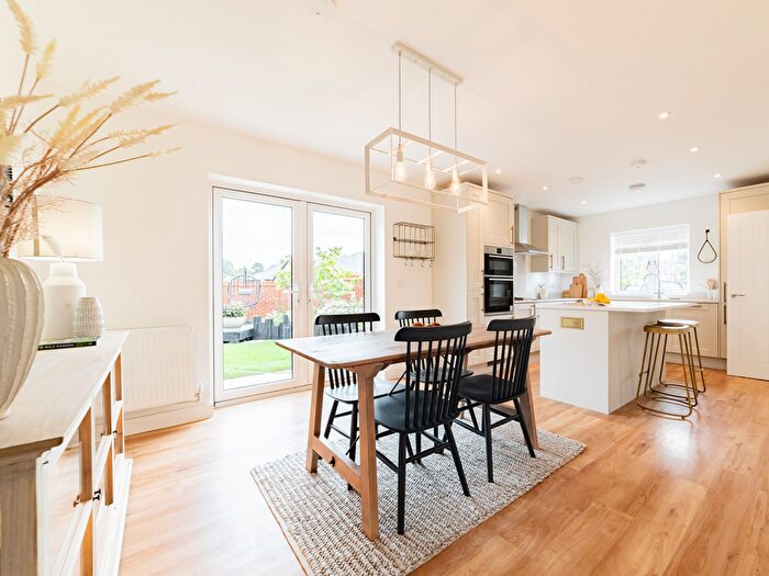 4 Bedroom Property For Sale In Alder Grove, Lovedean, PO8