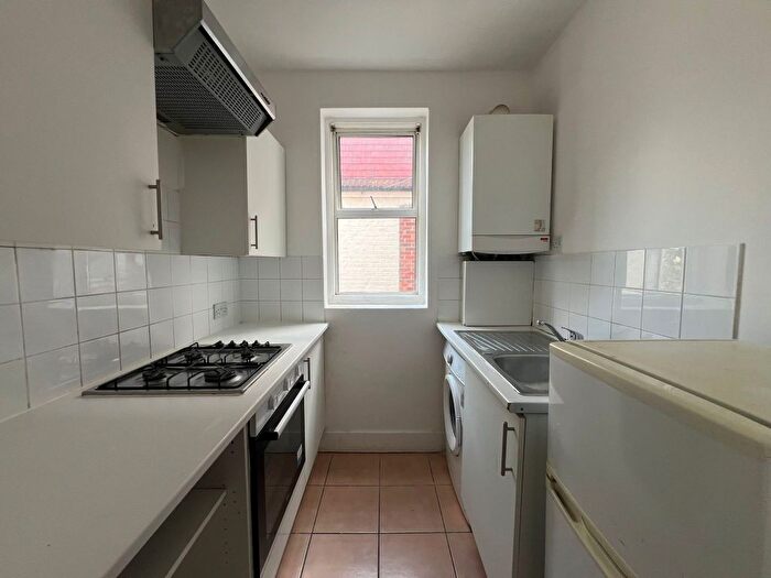 2 Bedroom Flat To Rent In Markhouse Road, London, E17