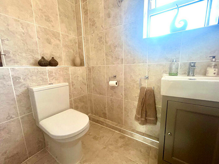3 Bedroom Detached House For Sale In Woodlea Close, Wirral, CH62