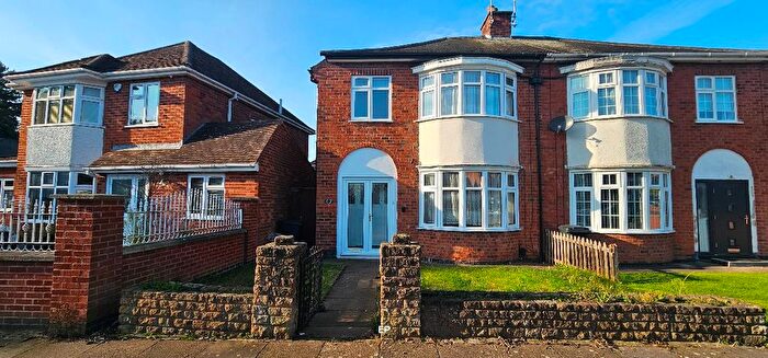 3 Bedroom Semi-Detached House To Rent In Byway Road, Leicester, LE5