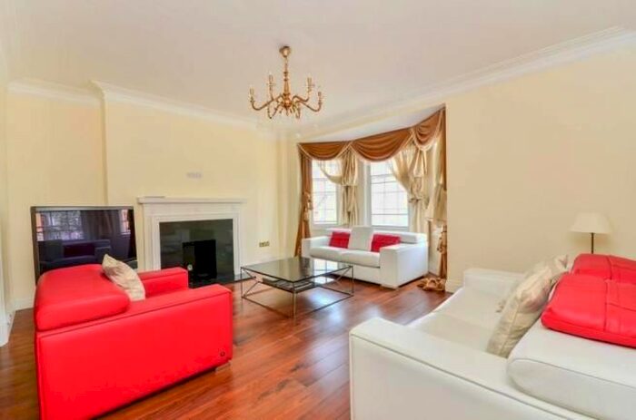 4 Bedroom Flat To Rent In Onslow Square, London, SW7