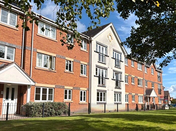 2 Bedroom Flat For Sale In Moorhen Close, Brownhills, Walsall, West Midlands, WS8