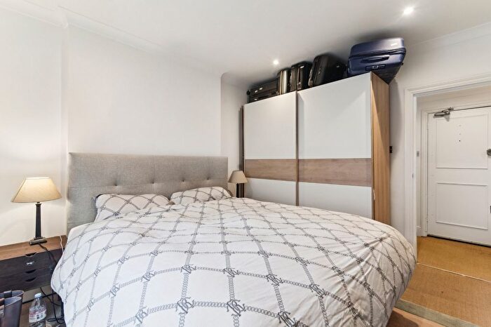 1 Bedroom Flat To Rent In Redcliffe Gardens, London, SW10