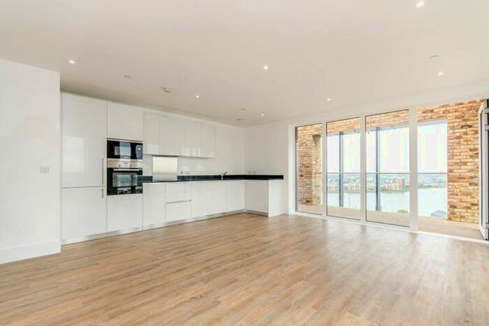 3 Bedroom Flat To Rent In Compton House, Woolwich Riverside, London, SE18