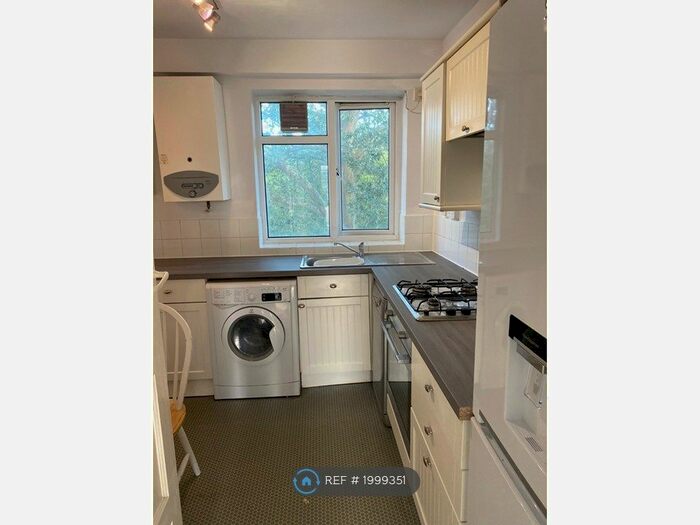 4 Bedroom Flat To Rent In Pirbright House, Kingston Upon Thames, KT2