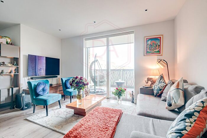 2 Bedroom Flat To Rent In High Street, Hornsey, London, N8