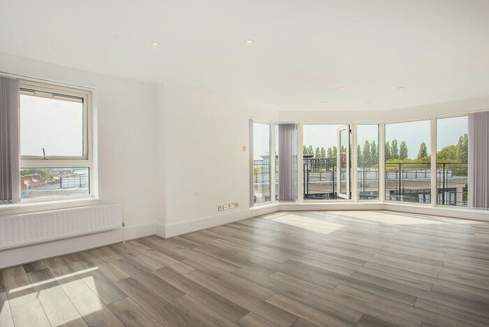 2 Bedroom Flat To Rent In Wadbrook Street, Kingston Upon Thames, KT1