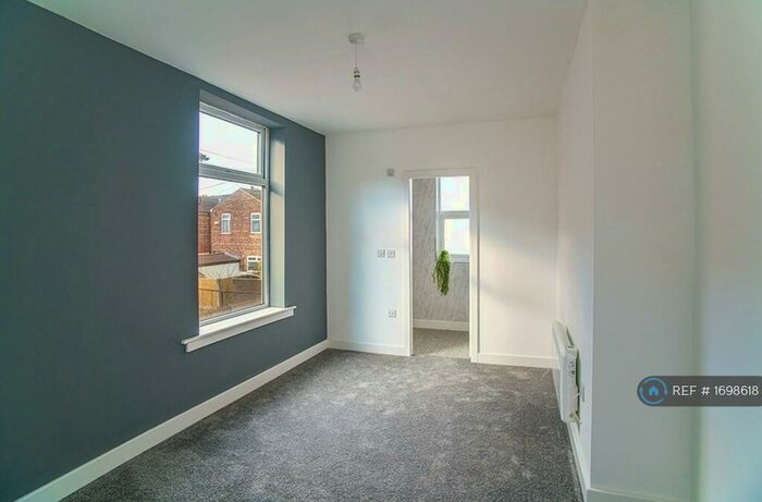 2 Bedroom Flat To Rent In Parrin Lane, Eccles, Manchester, M30