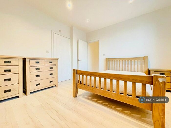 1 Bedroom Flat To Rent In Kennington Road, London, SE11