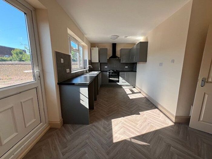 4 Bedroom End Of Terrace House To Rent In Charter Avenue, Ilford, IG2