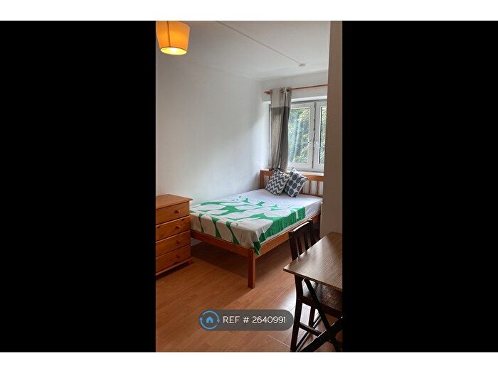 4 Bedroom Flat To Rent In Woodville House, London, SE1