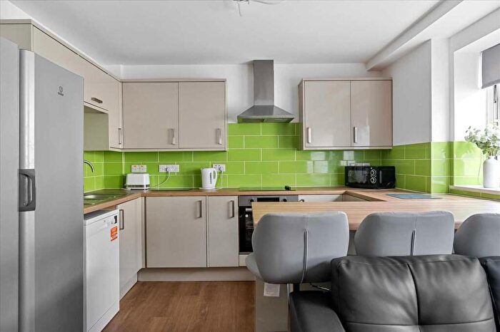 5 Bedroom Apartment To Rent In Houndiscombe Road, Plymouth, PL4