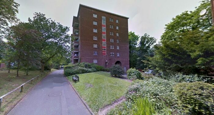 3 Bedroom Apartment To Rent In Kingston, KT2