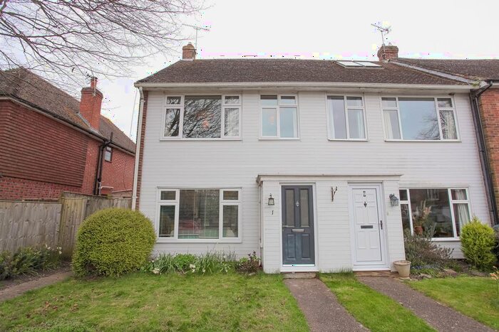 3 Bedroom Terraced House To Rent In Grahame Close, Blewbury, Oxon, OX11