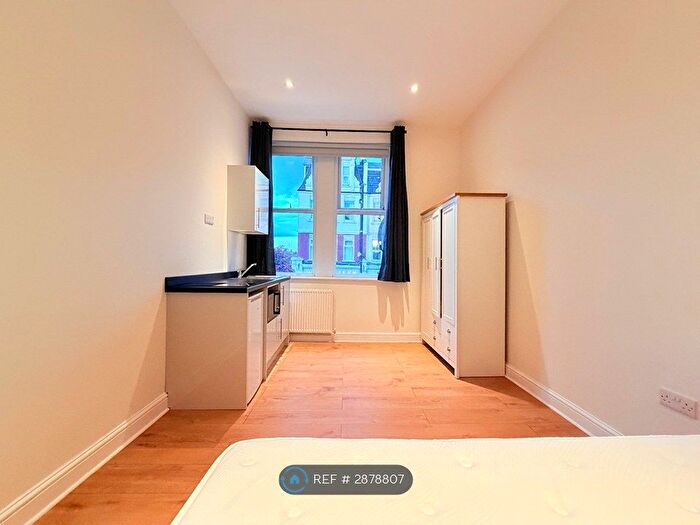 Studio To Rent In Green Lanes, London, N4