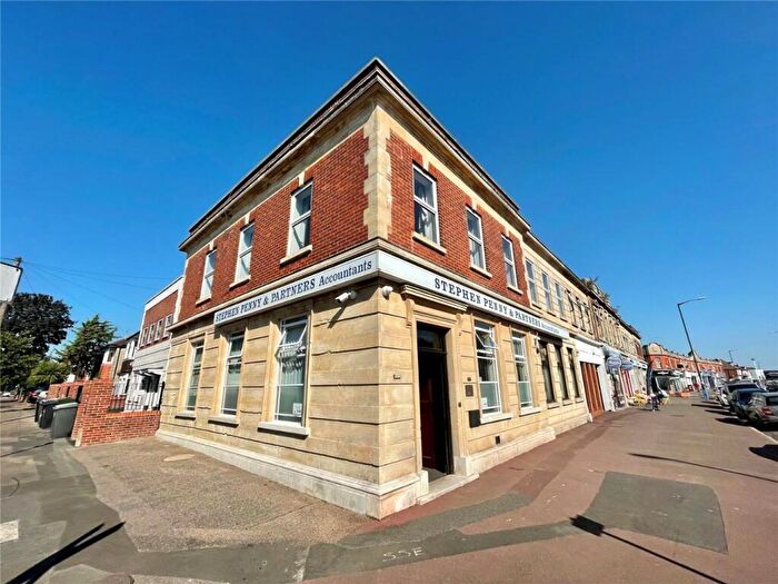2 Bedroom Flat To Rent In Wimborne Road, Bournemouth, Dorset, BH9