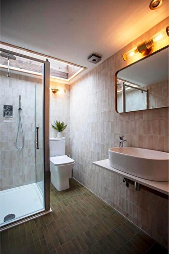 6 Bedroom House To Rent In Monton Street, Manchester, M14