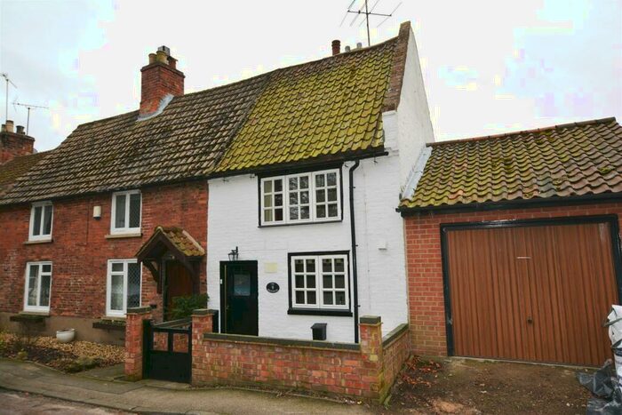 3 Bedroom Cottage To Rent In New Road, Oxton, NG25