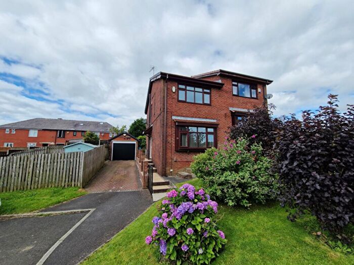 2 Bedroom Semi-Detached House To Rent In Erlesmere Close, Oldham, OL4