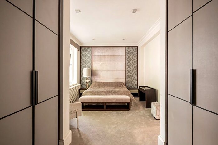 4 Bedroom Flat For Sale In Rutland Court, London, SW7