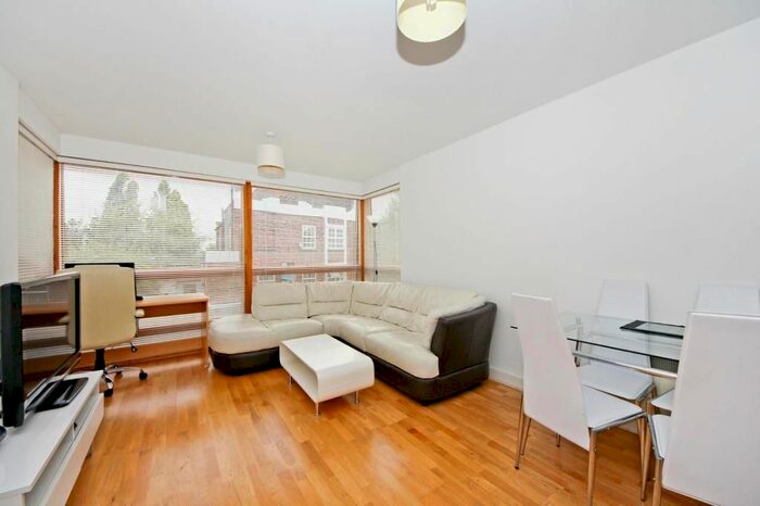 1 Bedroom Flat To Rent In Bartholomew House, Southern Row, London, W10