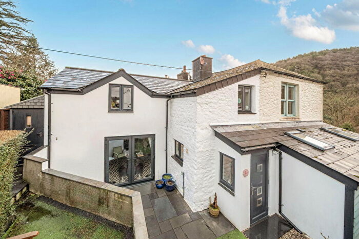2 Bedroom Cottage For Sale In Crockers Row, Gunnislake, PL18