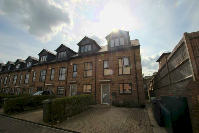 4 Bedroom Detached House To Rent In Corbens PlaceArtisan QuarterTonbridge RoadMaidstoneKent, ME16