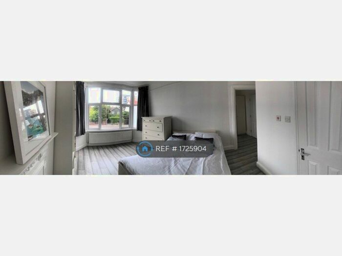 Studio To Rent In Yew Tree Road, Slough, SL1