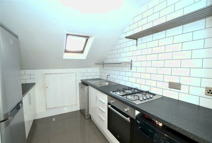 1 Bedroom Apartment To Rent In St. Julians Farm Road, London, SE27