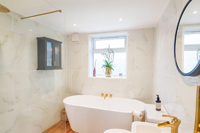 2 Bedroom Terraced House For Sale In Montfort Road, Rochester, ME2