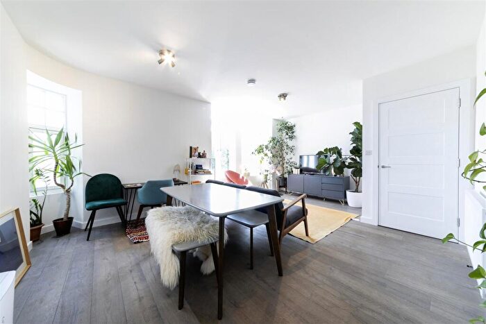 Property To Rent In Frobisher Road, N8