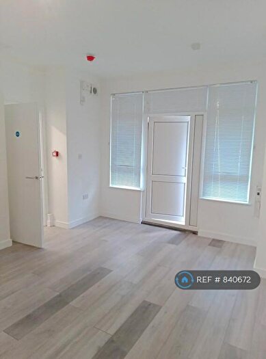 Studio To Rent In Tennyson Road, Luton, LU1