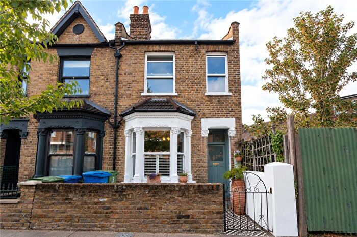 3 Bedroom End Of Terrace House For Sale In Reynolds Road, Nunhead, London, SE15