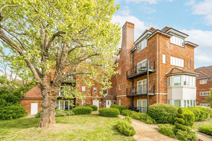 3 Bedroom Flat To Rent In Guardhouse Way, Finchley, NW7