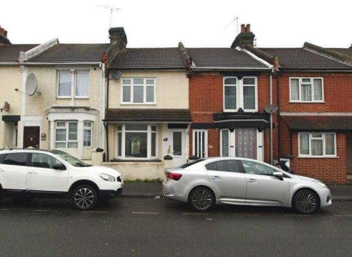 3 Bedroom Terraced House To Rent In Gillingham Road, Gillingham, ME7