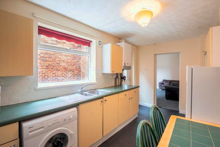 2 Bedroom Flat To Rent In Warton Terrace, Heaton, NE6