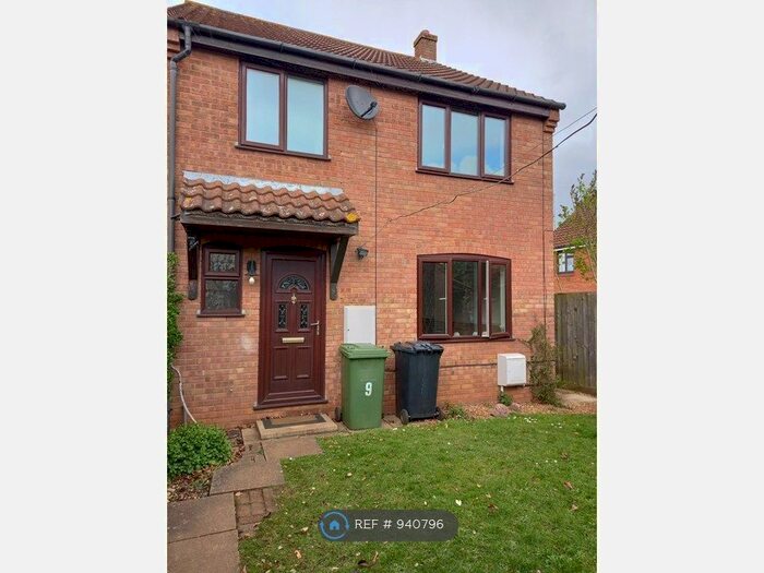 3 Bedroom Semi-Detached House To Rent In Balmoral Close, Dersingham, PE31