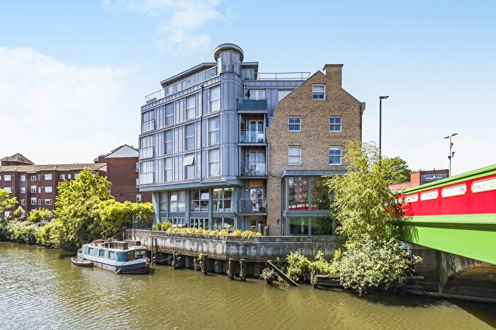 2 Bedroom Flat To Rent In London Road, Brentford, TW8