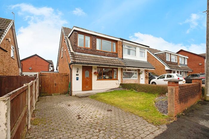 3 Bedroom Semi Detached House For Sale In Pendle Road, Leyland, Lancashire, PR25