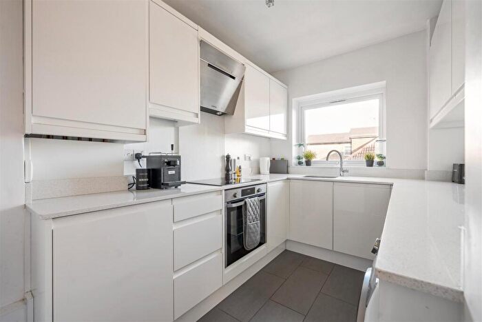 2 Bedroom Flat For Sale In Diana Close, South Woodford, E18