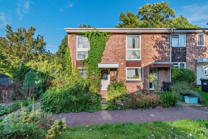 2 Bedroom End Of Terrace House For Sale In Ladygrove, Pixton Way, South Croydon, London, CR0