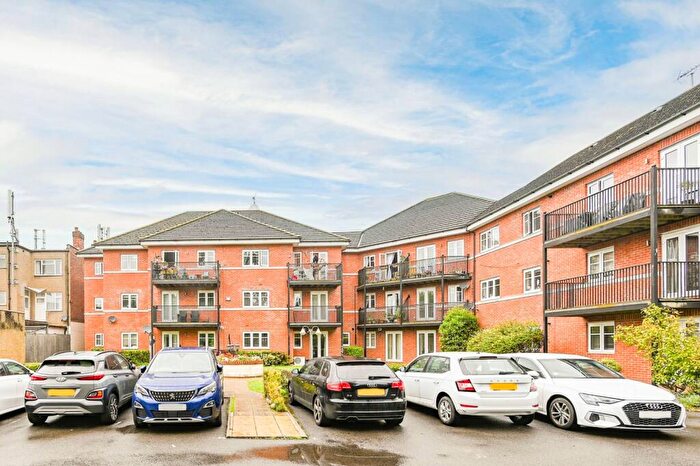 3 Bedroom Flat For Sale In Elm Park Road, Pinner, HA5
