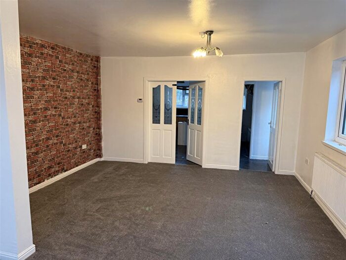 3 Bedroom Semi Detached House To Rent In St. Chads Road, Bilston, WV14