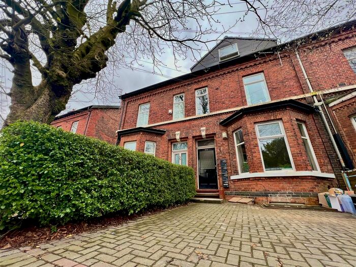 2 Bedroom Flat To Rent In Wellington Road North, Heaton Chapel, Stockport, SK4