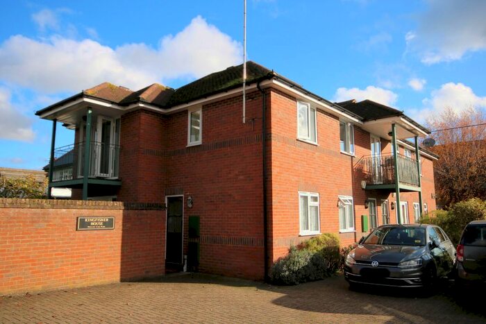 2 Bedroom Flat To Rent In Kingfisher House, Dedmere Road, Marlow, Buckinghamshire, SL7