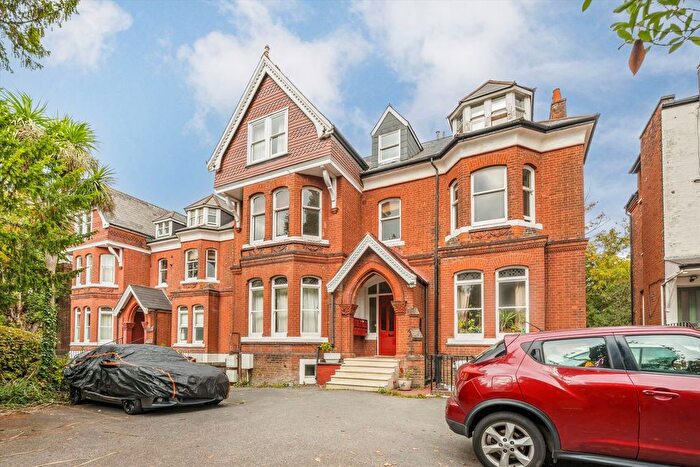 2 Bedroom Flat To Rent In Mount Avenue, Ealing, W5