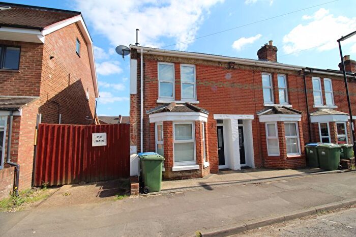 3 Bedroom End Of Terrace House To Rent In York Road, Shirley, SO15