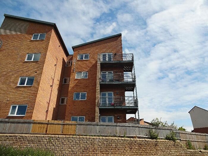 2 Bedroom Flat To Rent In Kenninghall View, Sheffield, South Yorkshire, Uk, S2