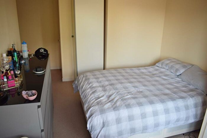 1 Bedroom Flat To Rent In High Road, Ilford, IG1